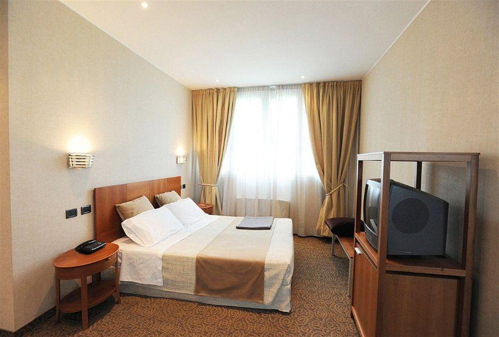 Hotel Cora Carate Brianza Dış mekan fotoğraf