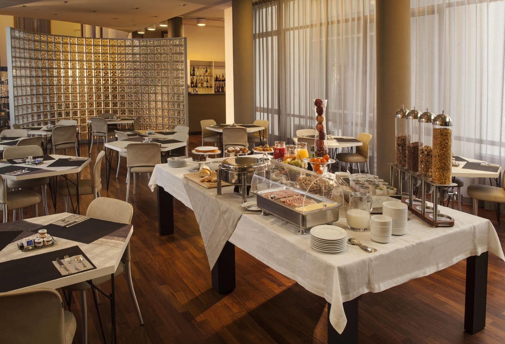 Hotel Cora Carate Brianza Dış mekan fotoğraf