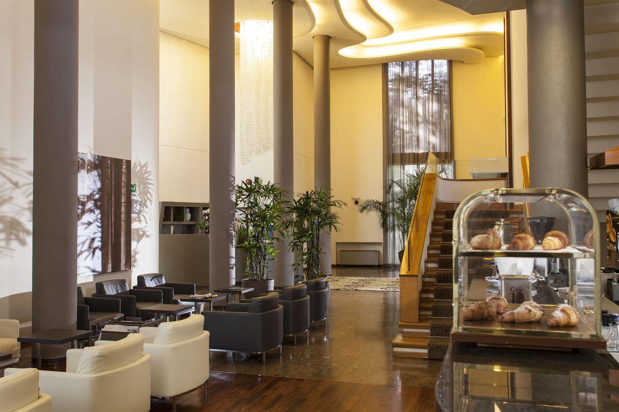 Hotel Cora Carate Brianza Dış mekan fotoğraf